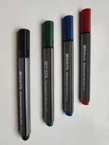 Permanent-Marker triagonal mit runder Spitze (4,0 mm), 4 Farben, Etui