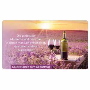 Glückwunschkarte Glückwunsch zum Geburtstag Wein im Lavendelfeld