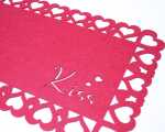 Tischset Kiss aus Filz XL 45x30cm mit gelasertem Herzen
