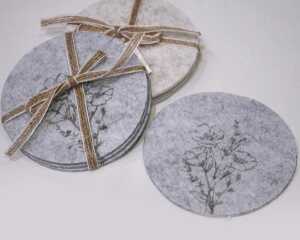 Flizuntersetzer 4er Set mit Blumen verziert,
