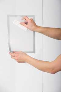 Durable Info-Rahmen A4 sw adhesiv 2St DURAFRAME® sun
