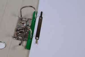 Heftstreifen kurz Kunstst. grün mit Metalldeckleiste