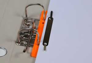 Heftstreifen kurz Kunstst. orange mit Metalldeckleiste